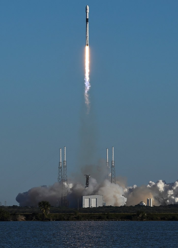 谷歌与SpaceX洽谈火箭发射协议 以发射在轨数据中心-第1张图片