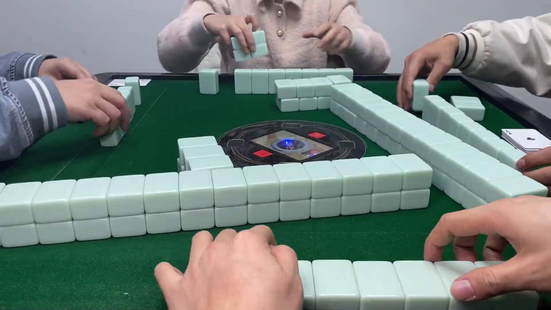 独家脚本实测“贵州捉鸡麻将开挂神器	”开挂(透视)辅助教程-第1张图片