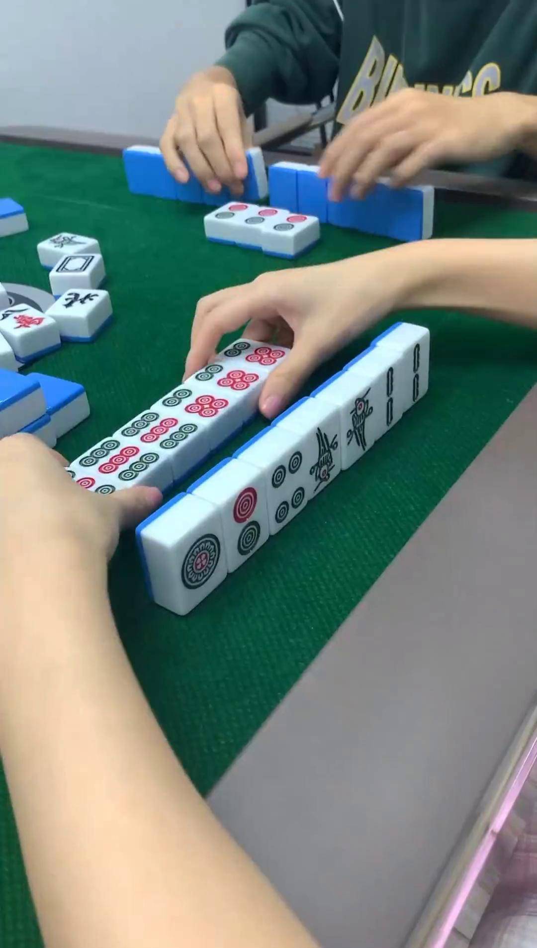 我来教大家“指尖四川麻将系统作弊辅助工具	”开挂(透视)辅助神器-第2张图片